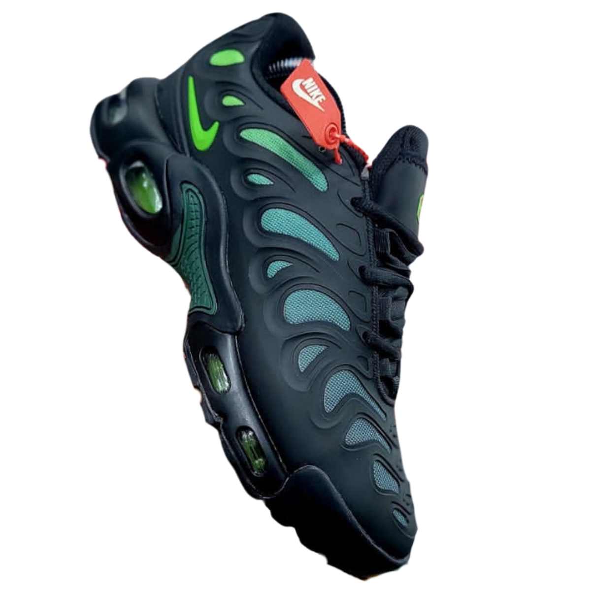 NIKE AIR MAX TN PLUS DRIFT HOMBRE: El Estilo y Comodidad que Buscas Las NIKE AIR MAX TN PLUS DRIFT HOMBRE son una excelente opción para aquellos que buscan zapatillas deportivas con estilo, confort y durabilidad. Si estás buscando las mejores zapatillas que combinen tecnología avanzada y un diseño moderno, has llegado al lugar correcto. En Onlineshoppingcenterg, te ofrecemos los últimos modelos de Nike Air Max TN Plus Drift, para que encuentres el par perfecto.  ¿Qué Hace Únicas a las NIKE AIR MAX TN PLUS DRIFT HOMBRE? Las NIKE AIR MAX TN PLUS DRIFT HOMBRE destacan por su sistema de amortiguación Tuned Air, lo que las convierte en una opción ideal para quienes buscan soporte adicional al caminar o correr. Además de ser increíblemente cómodas, estas zapatillas son conocidas por su diseño icónico, que se ha convertido en un símbolo de estilo.  Características Clave de las NIKE AIR MAX TN PLUS DRIFT HOMBRE Amortiguación Tuned Air: La tecnología Tuned Air proporciona una mayor absorción de impactos, garantizando comodidad durante todo el día. Diseño icónico: Las Nike Air Max TN tienen un diseño que mezcla lo deportivo y lo casual, haciéndolas perfectas para cualquier ocasión. Resistencia y durabilidad: Estas zapatillas están fabricadas con materiales de alta calidad, lo que las hace resistentes y duraderas, ideales para un uso prolongado. Las Mejores Opciones en NIKE AIR MAX TN PLUS DRIFT HOMBRE En Onlineshoppingcenterg, contamos con una gran variedad de modelos y colores para que elijas las Nike Air Max Plus TN hombre que mejor se adapten a tu estilo. Desde las clásicas Nike TN negras hasta las modernas Nike TN blancas, tenemos todo lo que necesitas.